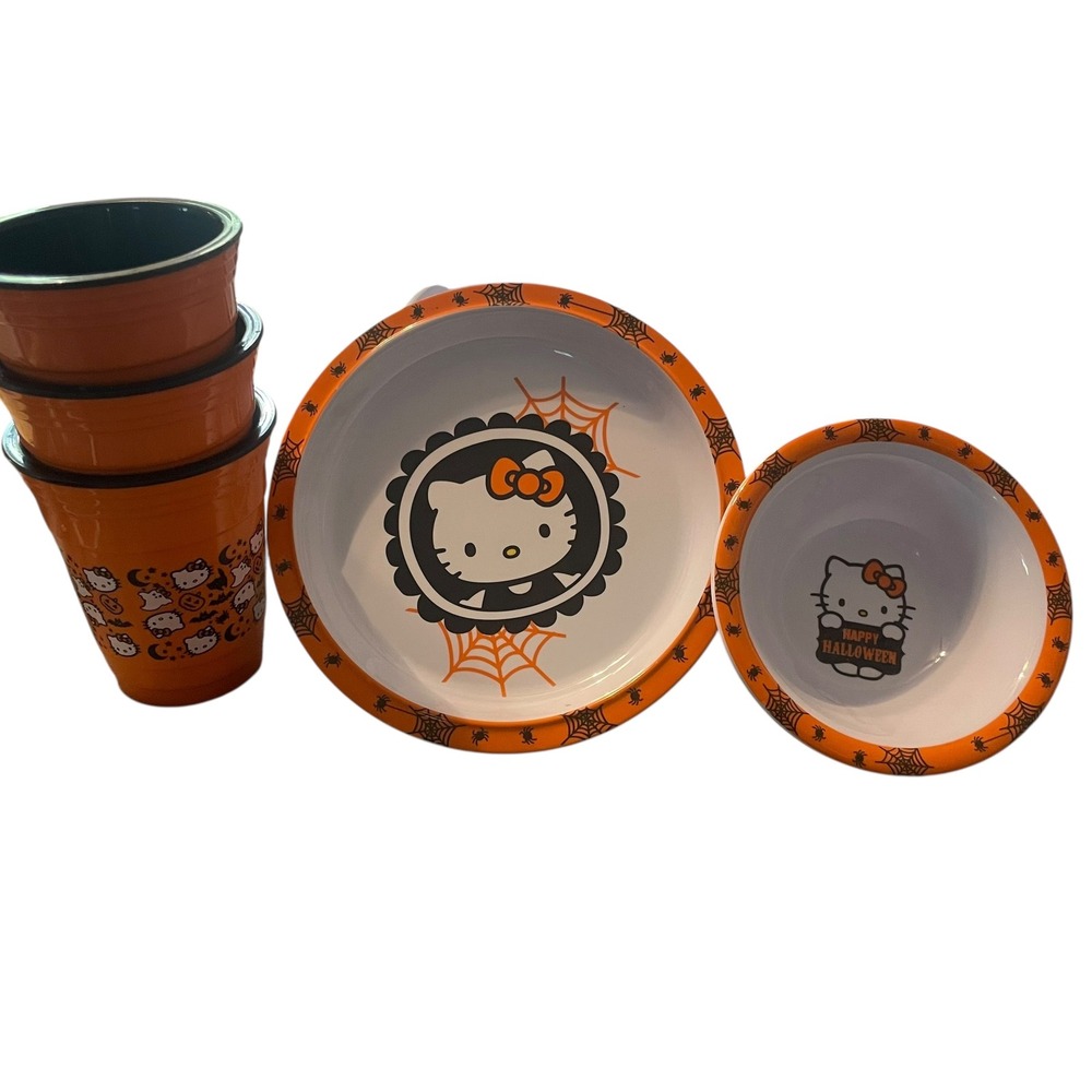 NWOT‎ Hello Kitty Halloween Tableware Set